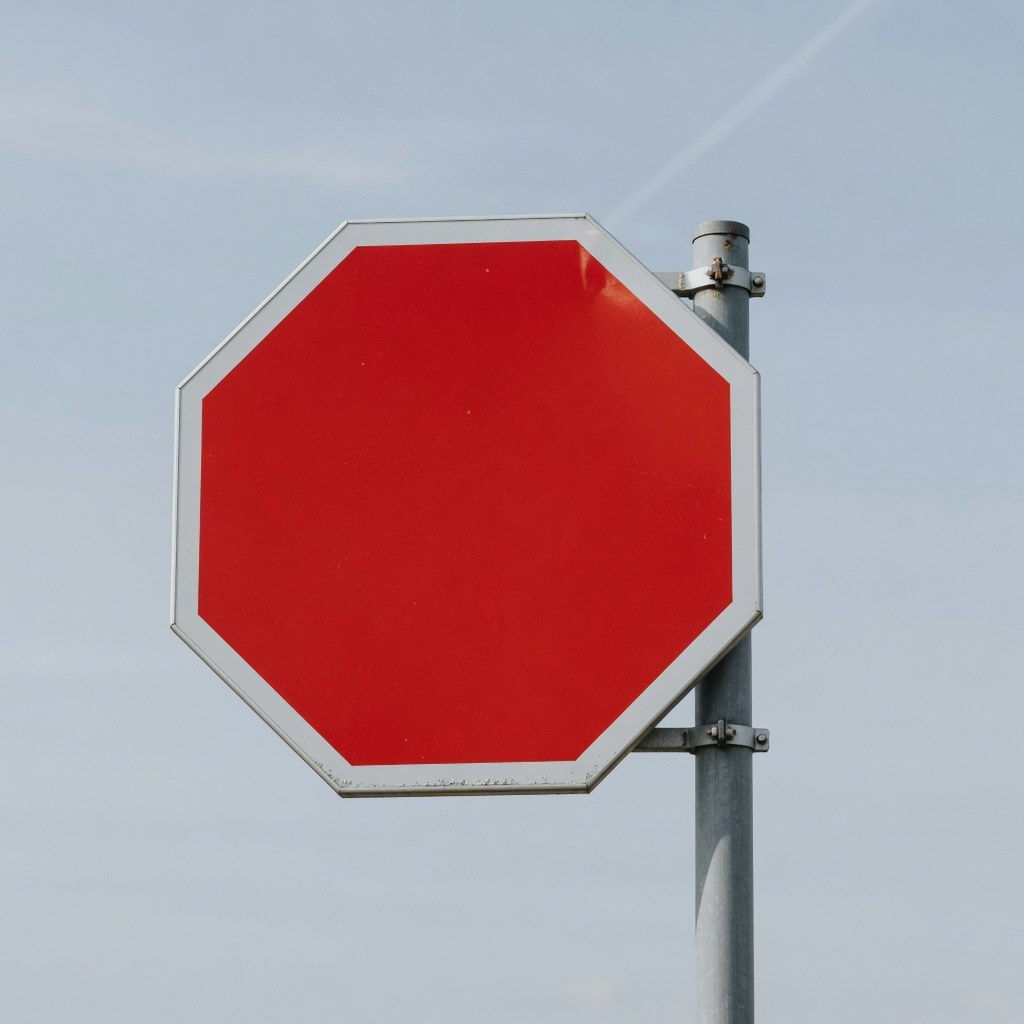 señal de stop — знак «стоп»