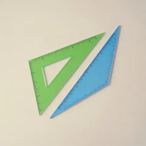 escuadra — угольник